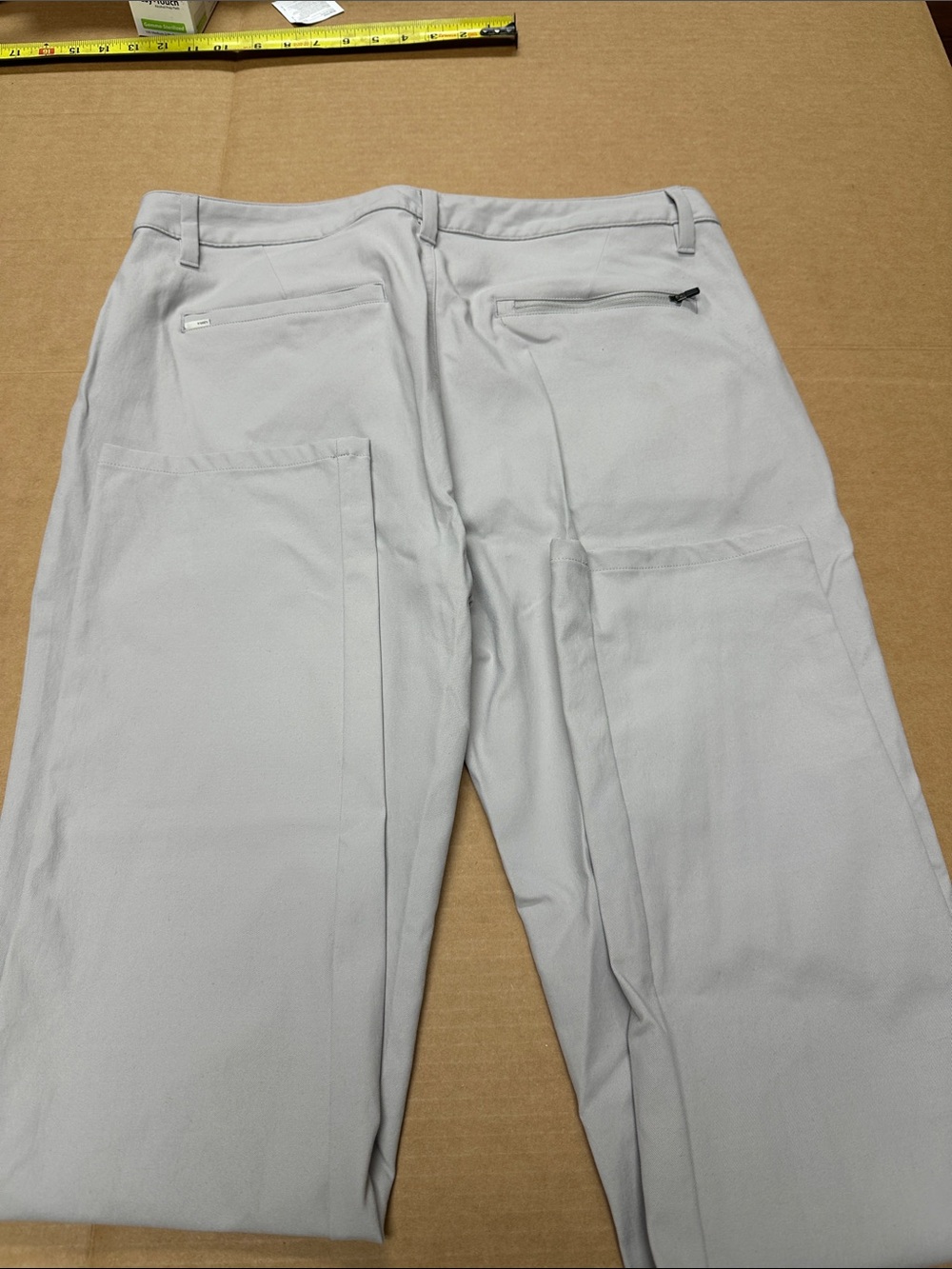 ##550, Size 33, Vuori Light Gray Men’s Performance Pants